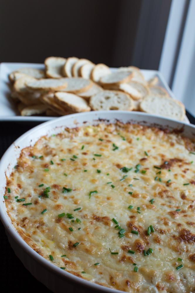 I made this for Christmas but I would eat this everyday of my life: Hot Fontina & Crab Dip. Made with cream cheese, creme fraiche, mayo, Fontina, sautéed shallots + butter/saffron/red pepper flakes, sherry vinegar & lump crab meat. Topped with Parmesan & extra Fontina & chives. 