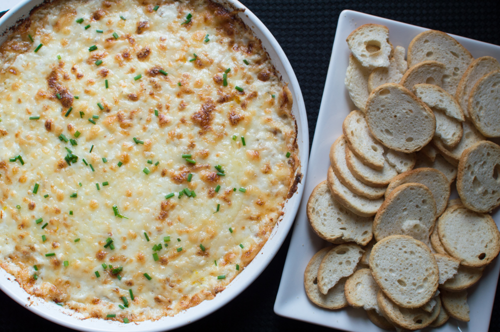 I made this for Christmas but I would eat this everyday of my life: Hot Fontina & Crab Dip. Made with cream cheese, creme fraiche, mayo, Fontina, sautéed shallots + butter/saffron/red pepper flakes, sherry vinegar & lump crab meat. Topped with Parmesan & extra Fontina & chives.