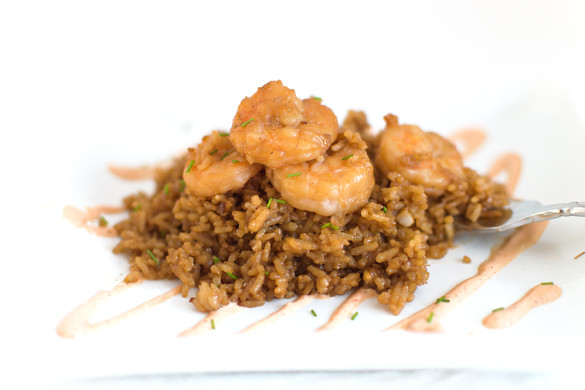 A quick and easy hibachi recipe with fresh shrimp and flavor-filled teriyaki rice. I served with my version of yum-yum sauce.